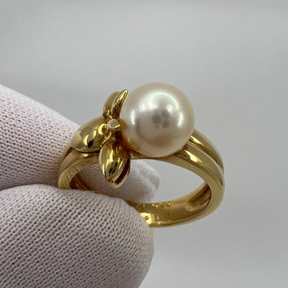 Rare Vintage Van Cleef & Arpels White Pearl 18k Yellow Gold Flower Ring EU49