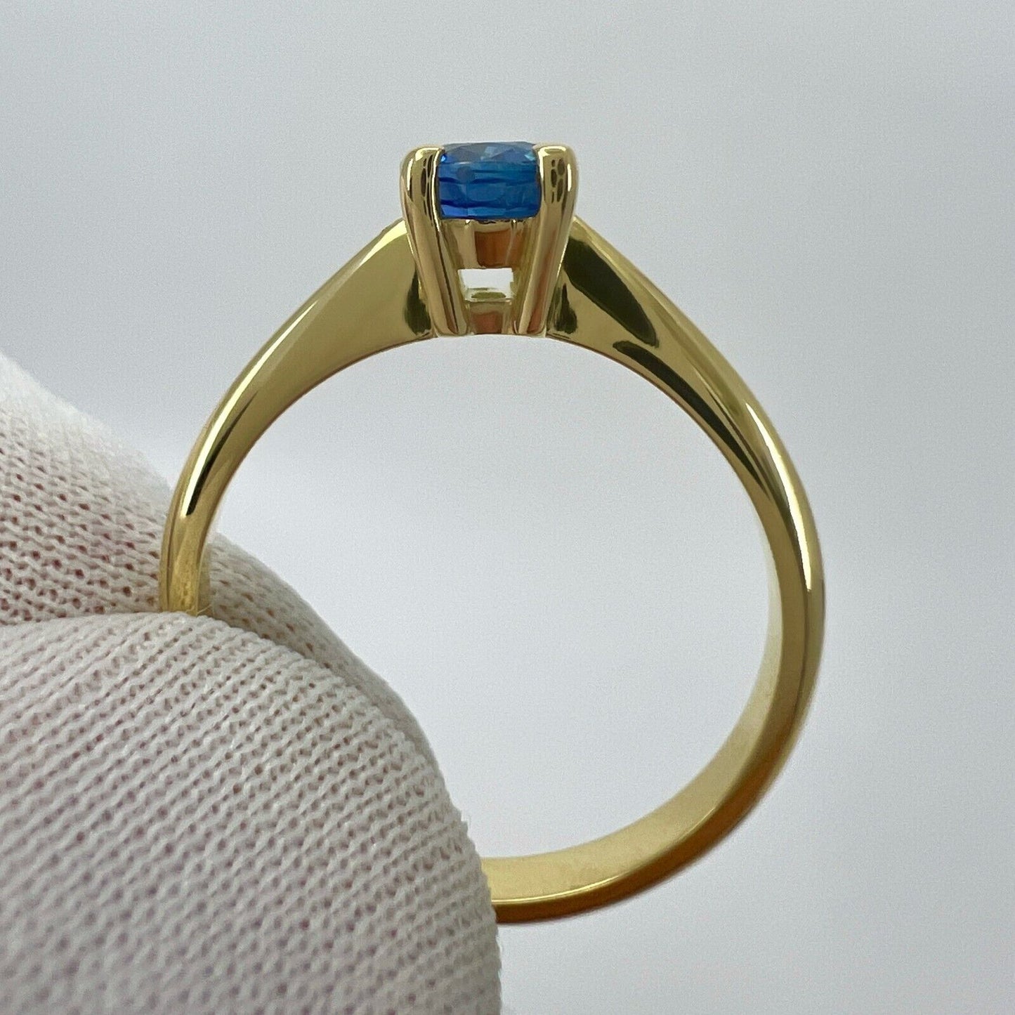 Fine Vivid Cornflower Blue Ceylon Sapphire Oval Cut 18k Yellow Solitaire Ring