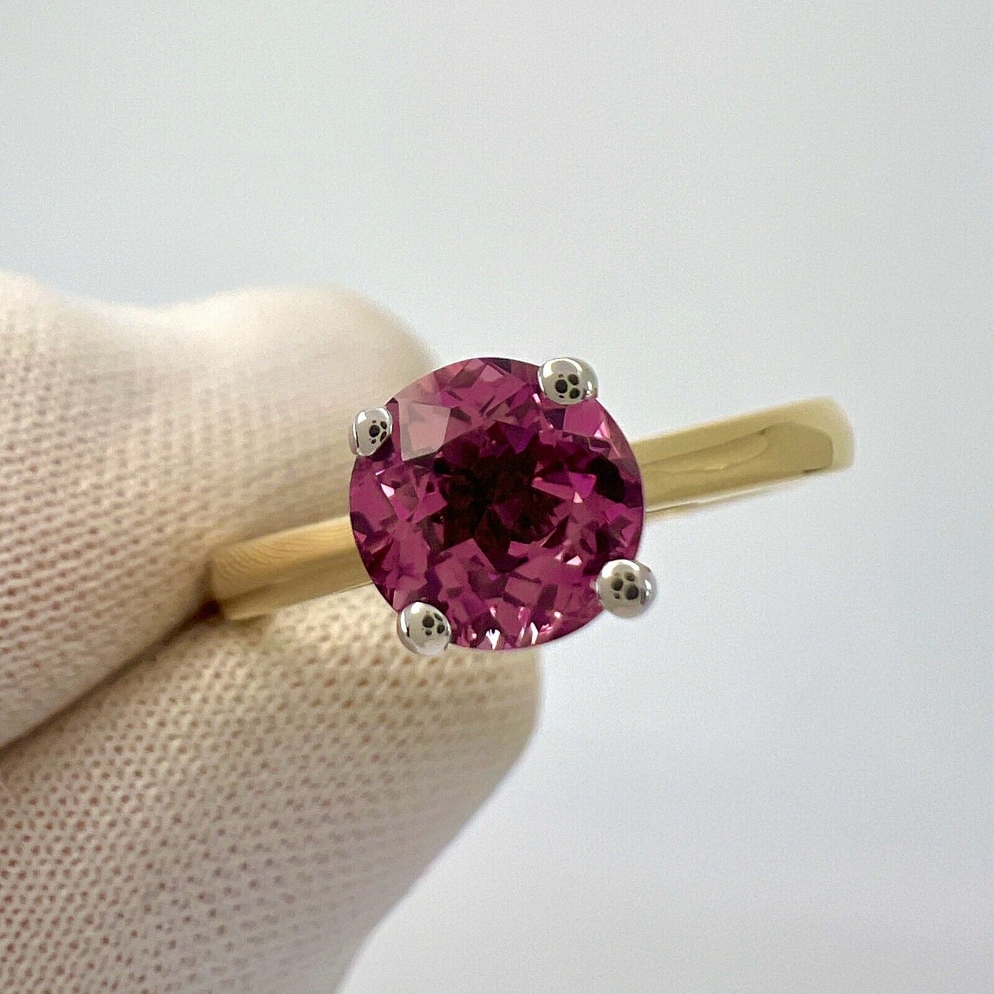 1.03ct Vivid Pink Mahenge Spinel Round Cut 18k Yellow White Gold Solitaire Ring