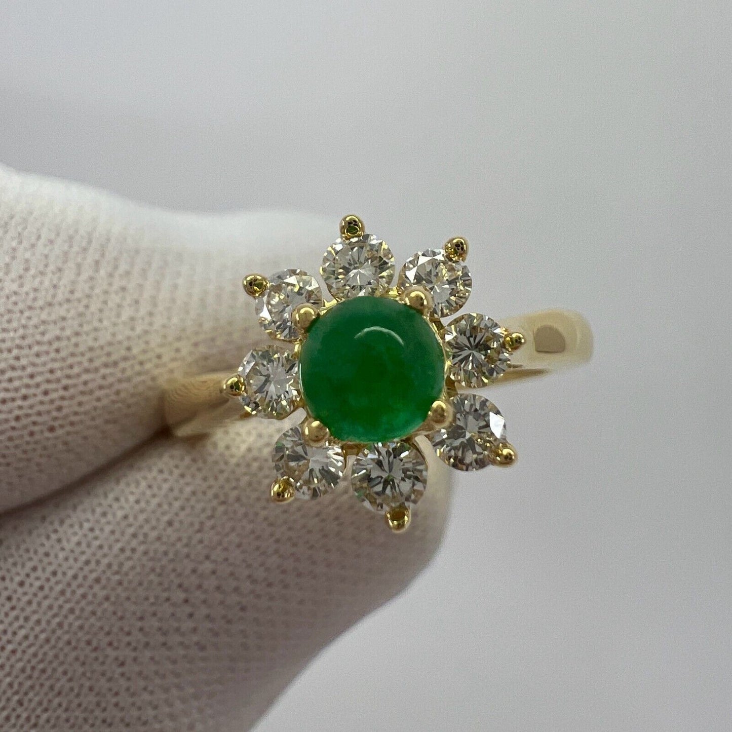 Vintage Tiffany & Co. Round Emerald And Diamond 18k Gold Cluster Flower Ring