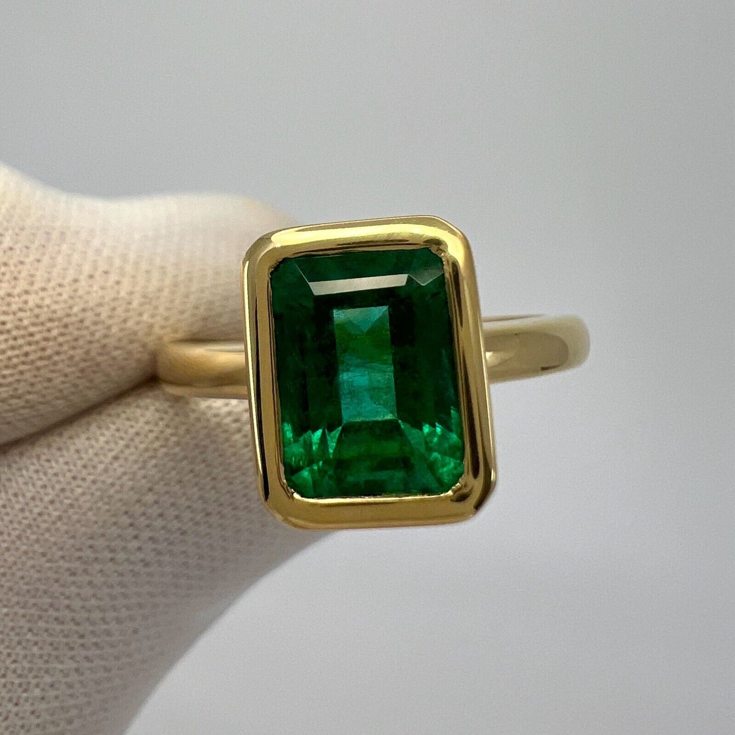 2.51ct Deep Green Emerald Octagon 18k Yellow Gold Rubover Bezel Solitaire Ring