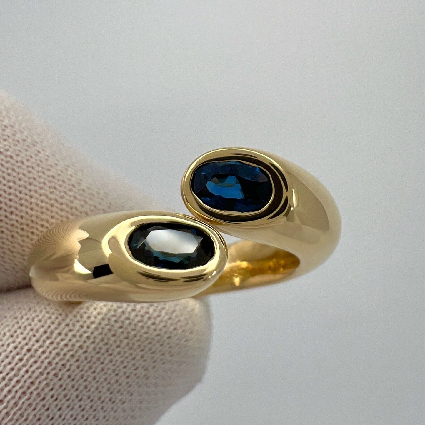 Cartier Deep Blue Sapphire Oval Cut Ellipse 18k Gold Bypass Split Ring EU49