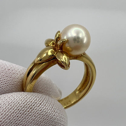 Rare Vintage Van Cleef & Arpels White Pearl 18k Yellow Gold Flower Ring EU49