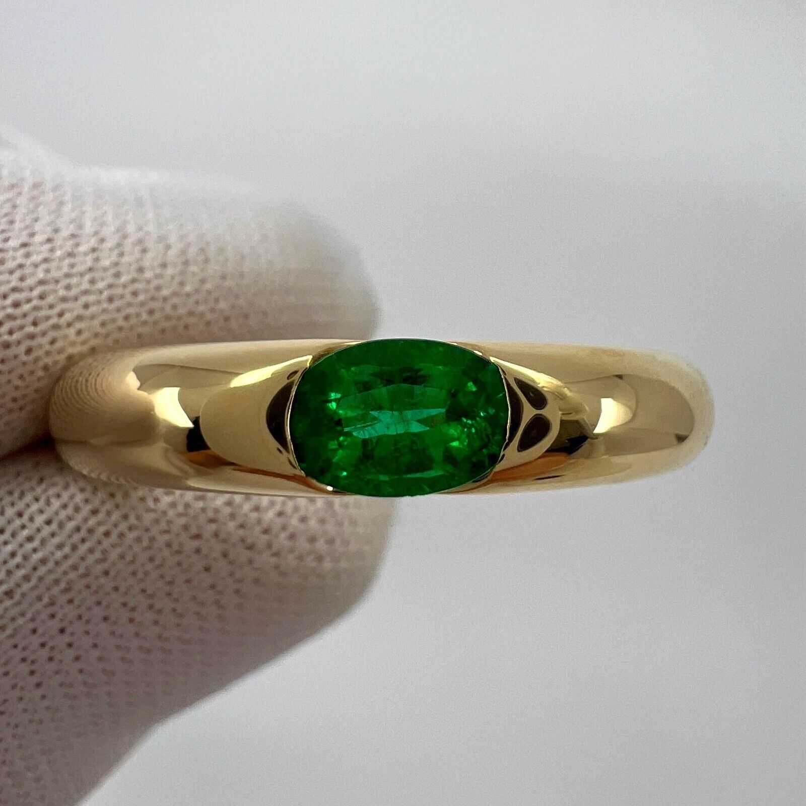 Vintage Cartier Emerald Vivid Green Ellipse 18k Yellow Gold Solitaire GemsandJewelsUK