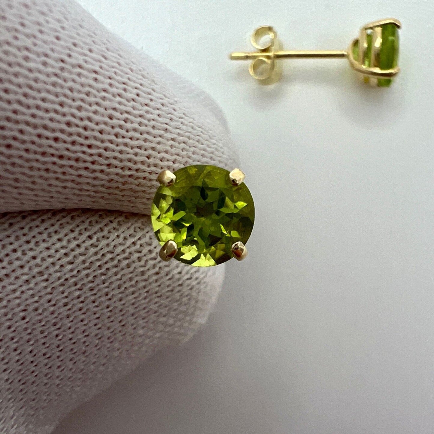 Natural Vivid Green Peridot 1.00ct Yellow Gold 9k Round Cut 5mm Stud Earrings