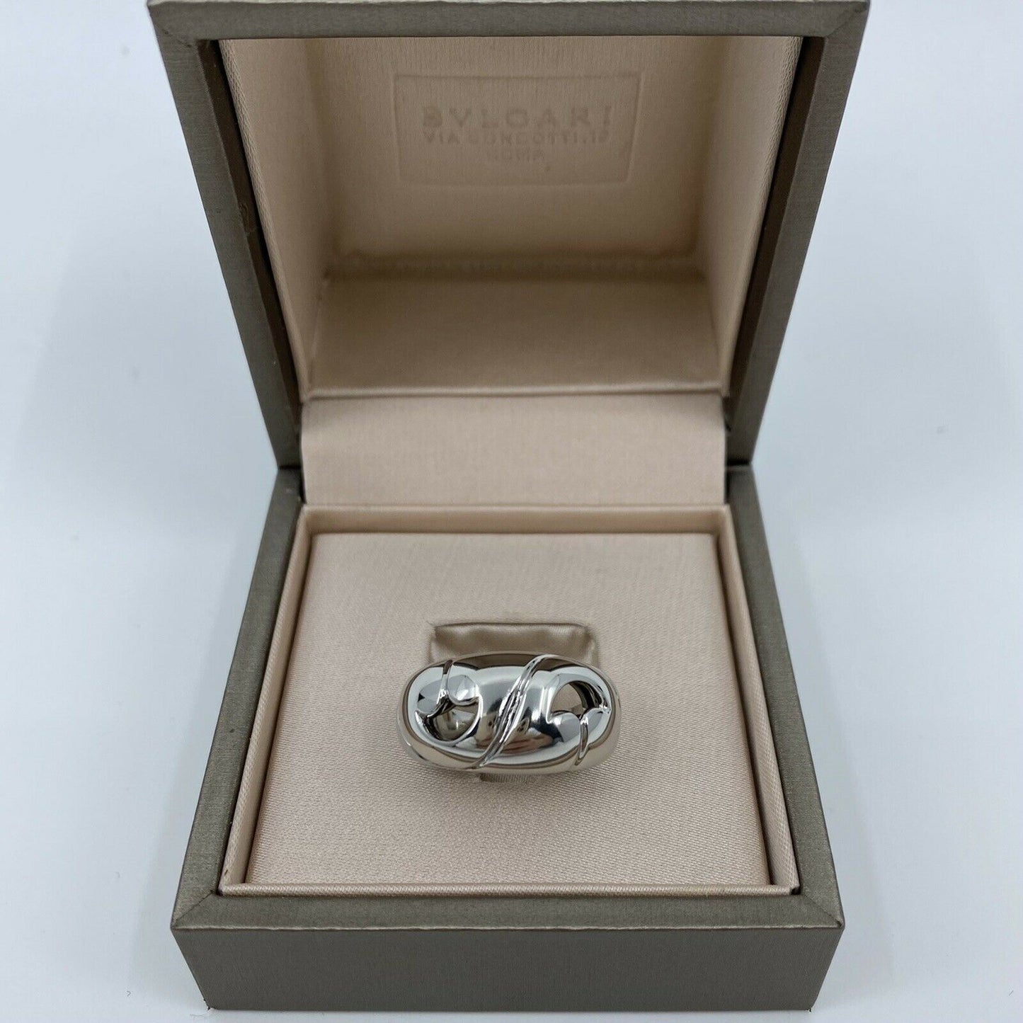 Vintage Bvlgari Bulgari Nuvole Rare 950 Platinum Dome Ring with Bvlgari Ring Box