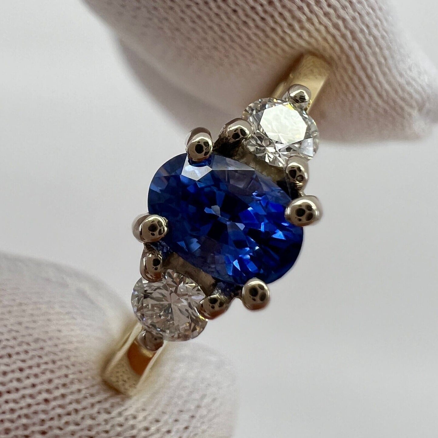 Fine Cornflower Blue Oval Ceylon Sapphire & Diamond Three Stone 18k Gold Ring