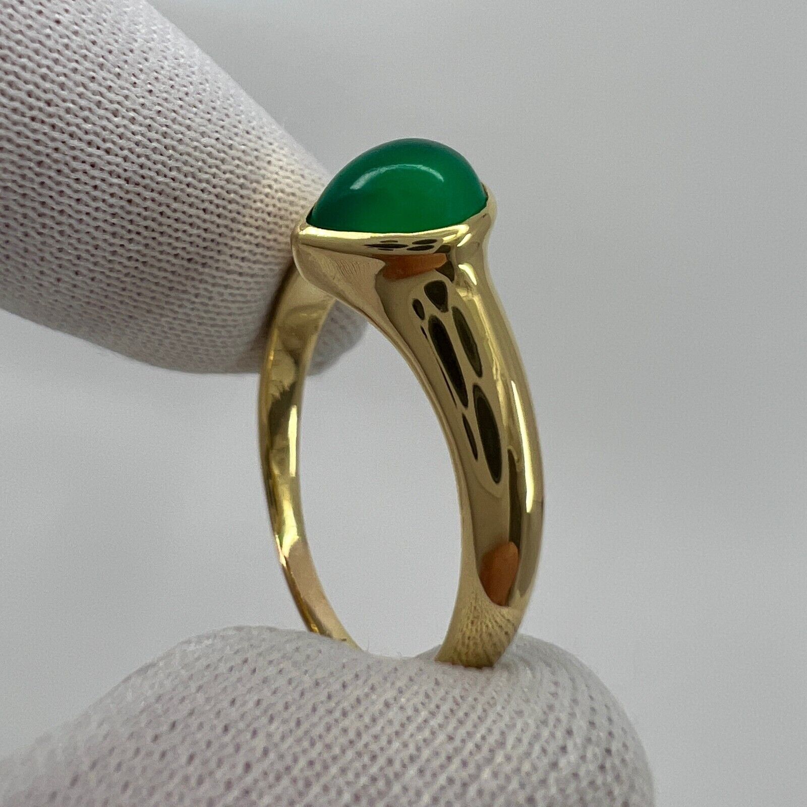 Rare Vintage Van Cleef Arpels Green Chalcedony Pear Cut 18k