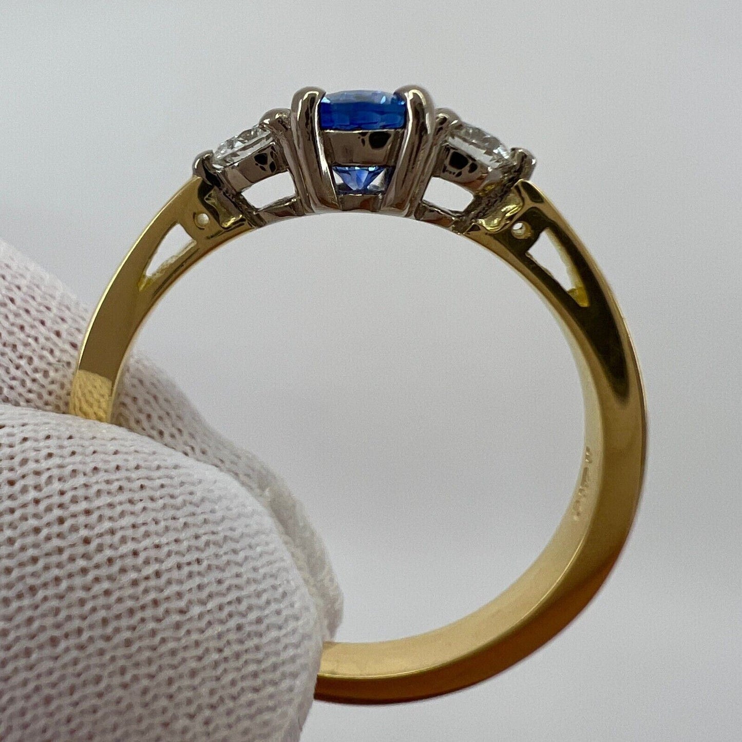 Fine Cornflower Blue Oval Ceylon Sapphire & Diamond Three Stone 18k Gold Ring