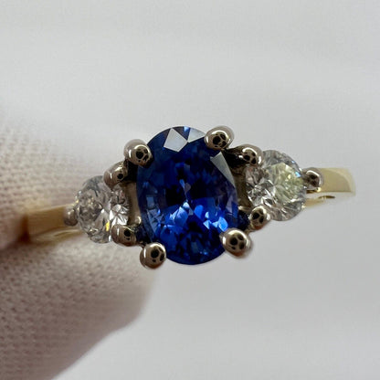 Fine Cornflower Blue Oval Ceylon Sapphire & Diamond Three Stone 18k Gold Ring