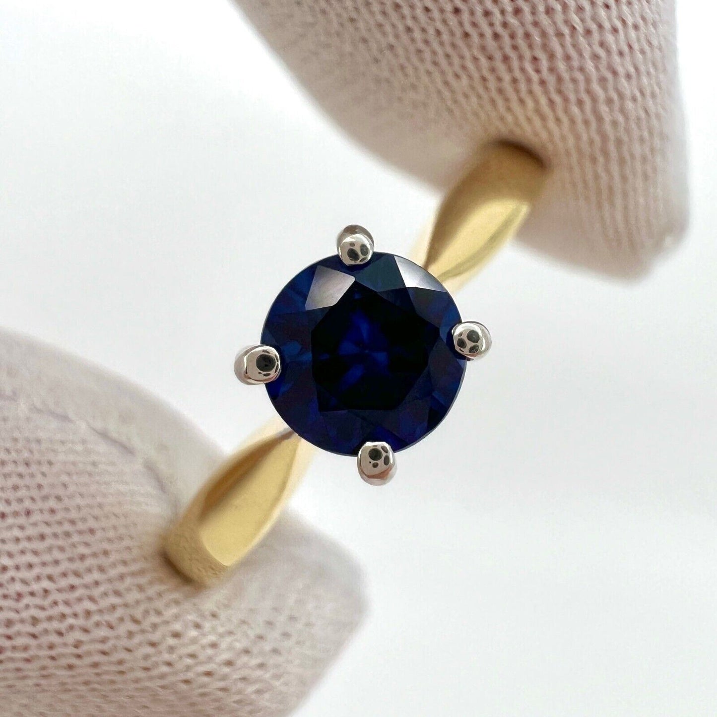 0.50ct Vivid Cornfower Blue Ceylon Sapphire Round Cut 18k Gold Solitaire Ring