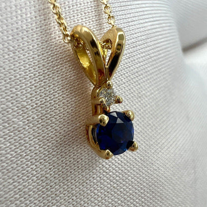 Fine Ceylon Cornflower Blue Sapphire & Diamond Round Cut 18k Yellow Gold Pendant