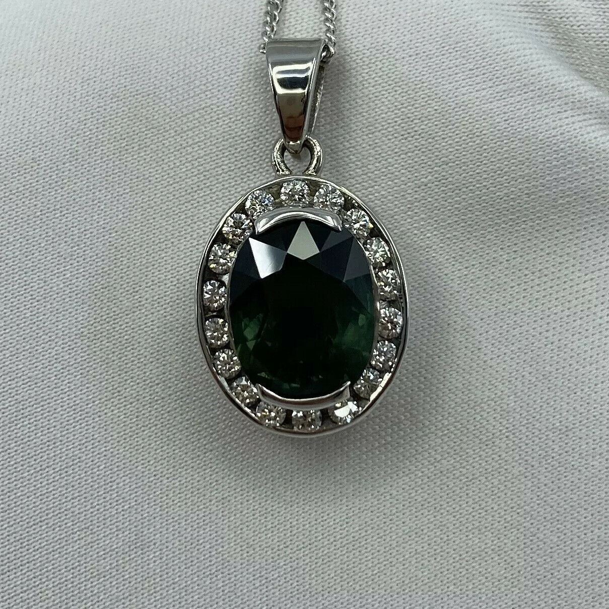 5.68ct IGI CERTIFIED Colour Change Green Sapphire Diamond 18k White Gold Pendant