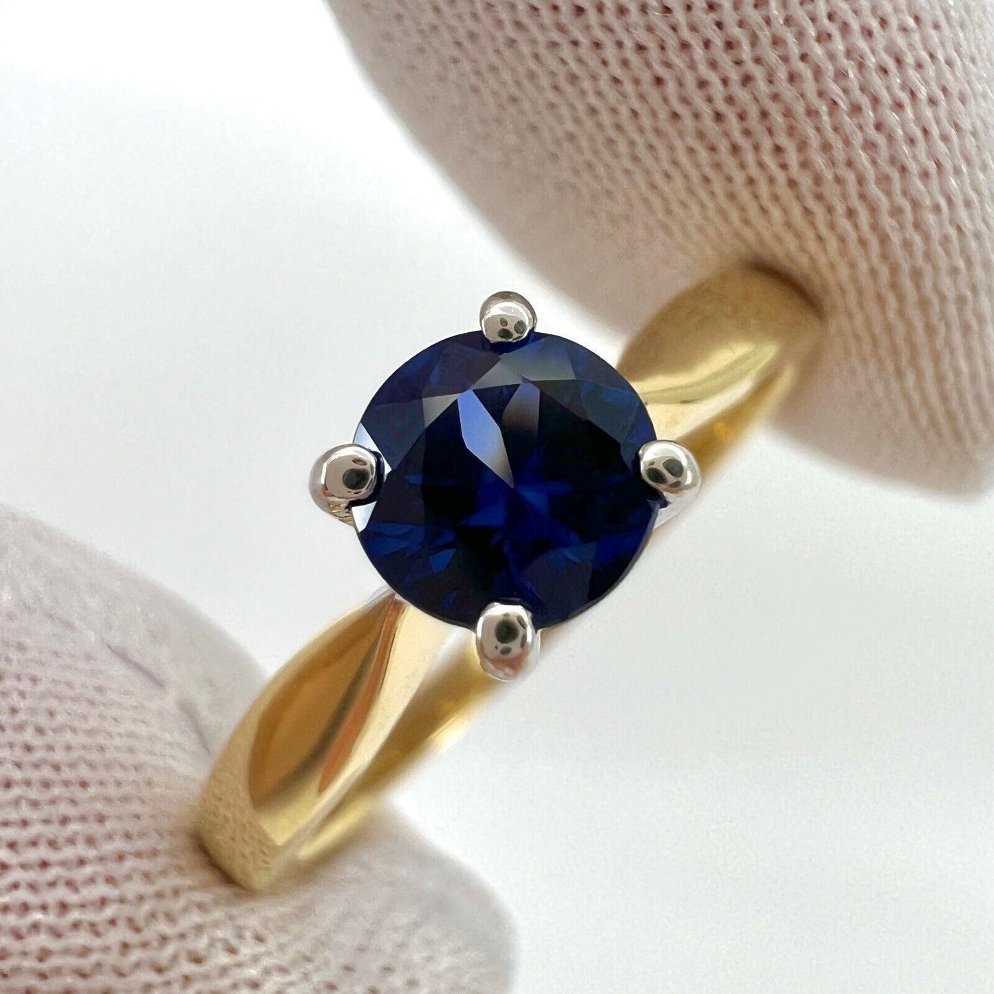 0.50ct Vivid Cornfower Blue Ceylon Sapphire Round Cut 18k Gold Solitaire Ring