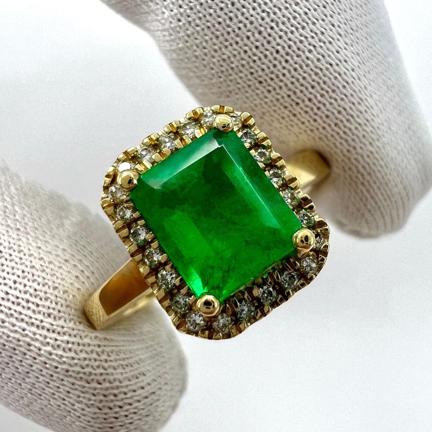 GIA Certified 1.55ct Colombian Emerald Diamond 18k Yellow Gold Cluster Halo Ring