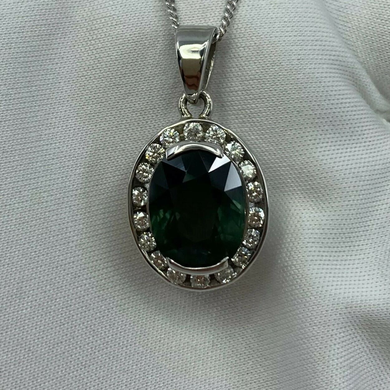 5.68ct IGI CERTIFIED Colour Change Green Sapphire Diamond 18k White Gold Pendant