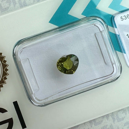 1.13ct UNIQUE Olive Green Yellow UNTREATED Heart Cut Sapphire Gem IGI Blister