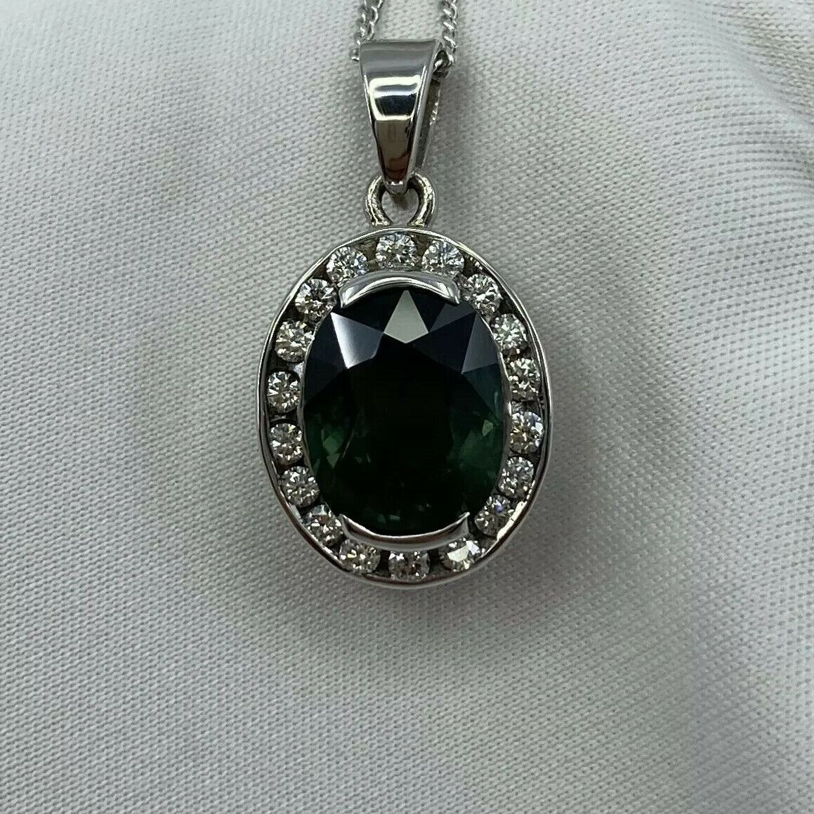 5.68ct IGI CERTIFIED Colour Change Green Sapphire Diamond 18k White Gold Pendant