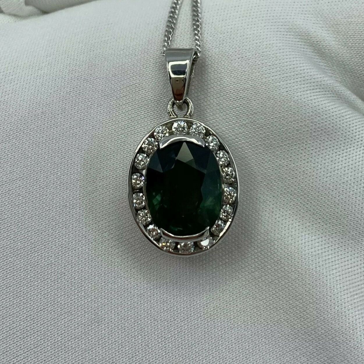 5.68ct IGI CERTIFIED Colour Change Green Sapphire Diamond 18k White Gold Pendant